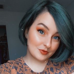 Meet your Posher, Alicia